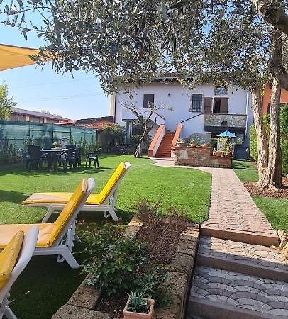 Отель Garda Family House Дезенцано-дель-Гарда Экстерьер фото