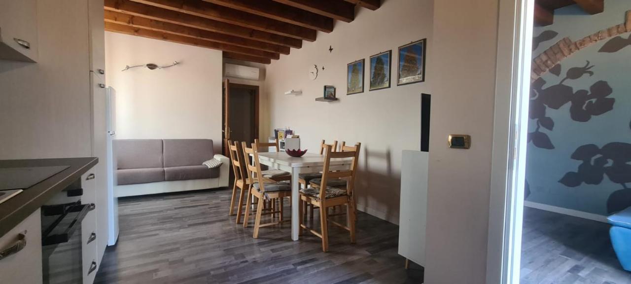 Отель Garda Family House Дезенцано-дель-Гарда Экстерьер фото