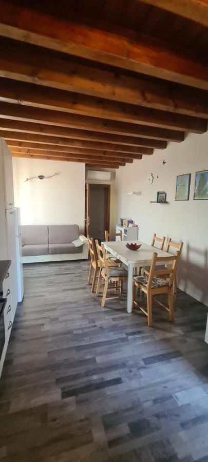 Отель Garda Family House Дезенцано-дель-Гарда Экстерьер фото