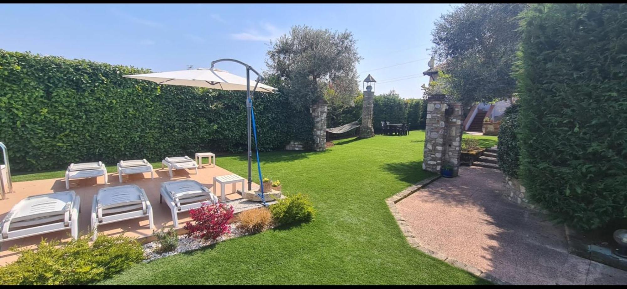 Отель Garda Family House Дезенцано-дель-Гарда Экстерьер фото