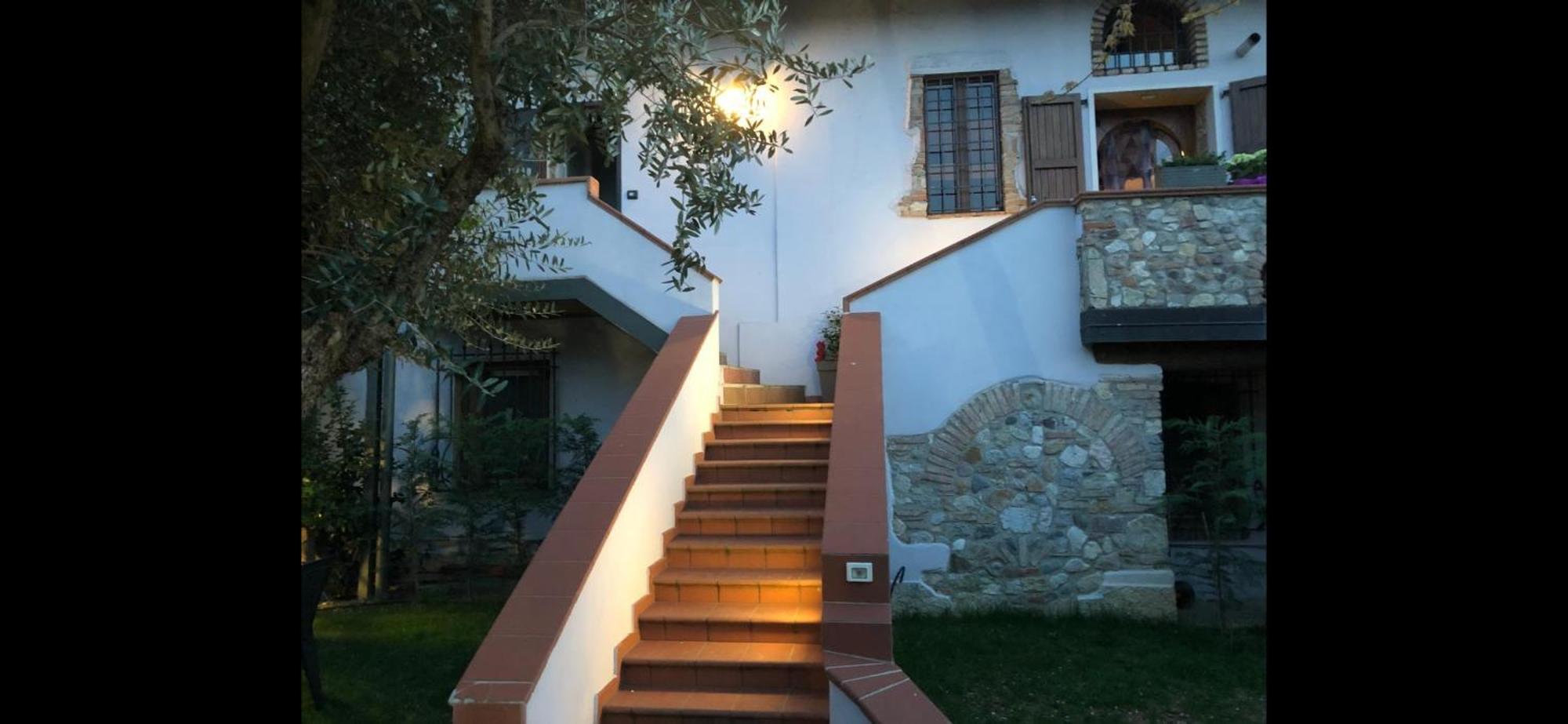 Отель Garda Family House Дезенцано-дель-Гарда Экстерьер фото